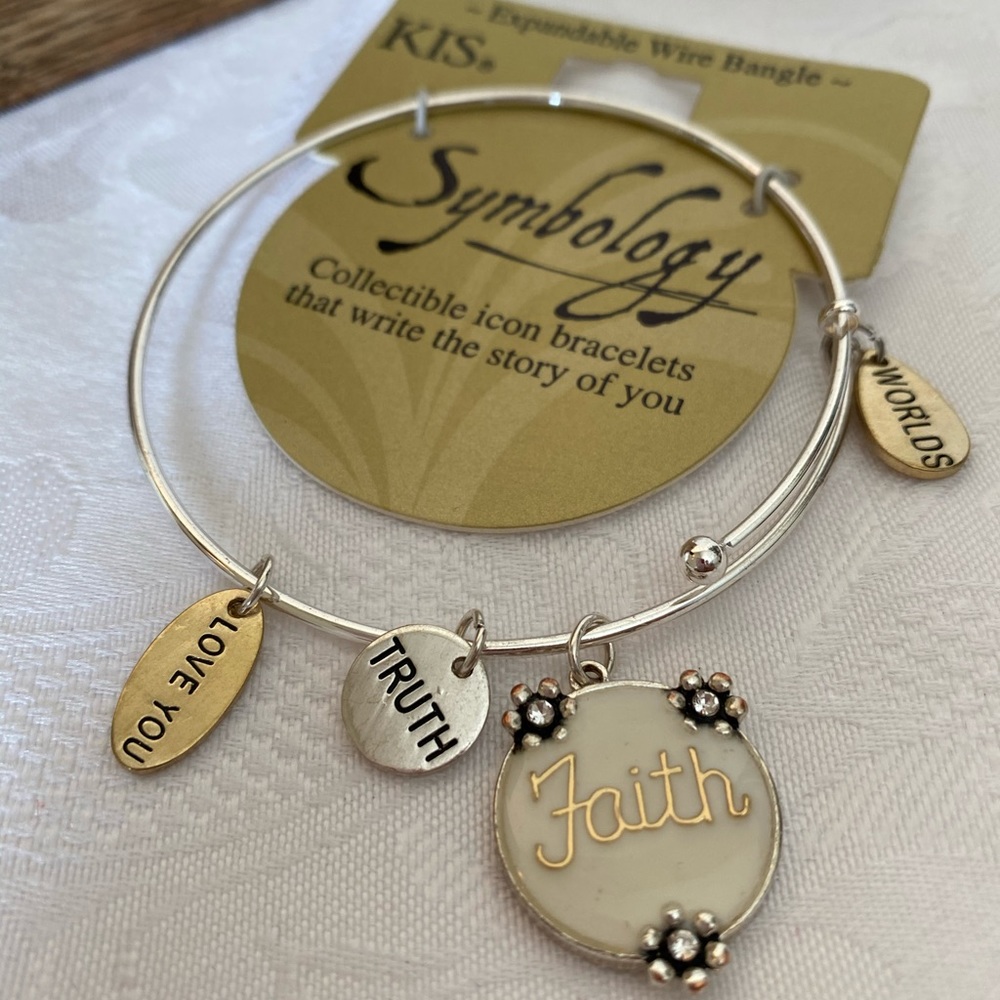 KIS Expandable Wire Bangle